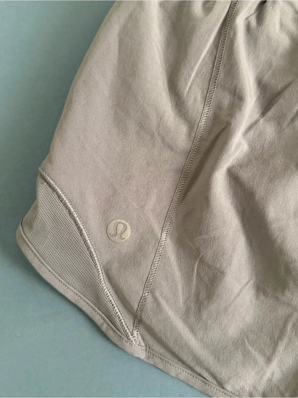 Lululemon Hotty Hot Shorts Rhino Grey Lined 2.5” LW7AUSR Size 10 Running